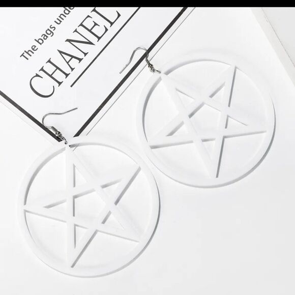 NWOT Large Acrylic Pagan Star Earrings - Picture 2 of 4